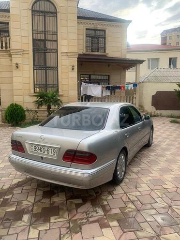 Mercedes E 240 2000, 363,000 km - 2.4 l - Bakı