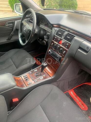 Mercedes E 240 2000, 363,000 km - 2.4 l - Bakı