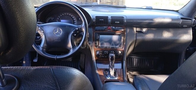 Mercedes C 240 2000, 445,153 km - 2.6 l - Qax