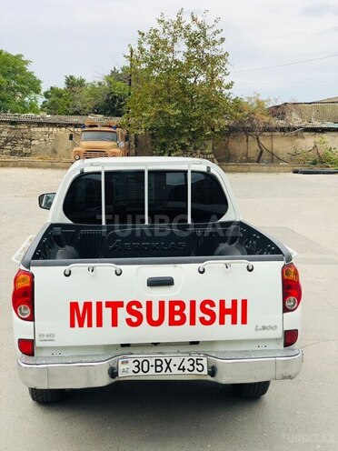 Mitsubishi L200 2010, 260,000 km - 2.5 л - Bakı