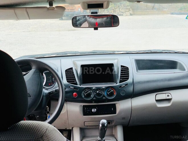 Mitsubishi L200 2010, 260,000 km - 2.5 л - Bakı