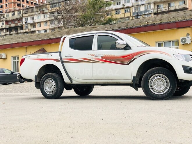 Mitsubishi L200 2010, 260,000 km - 2.5 л - Bakı