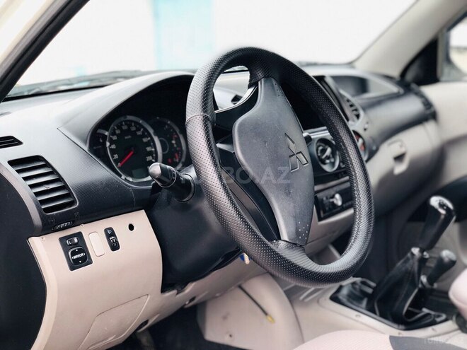 Mitsubishi L200 2010, 260,000 km - 2.5 л - Bakı