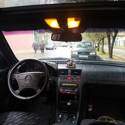 Mercedes C 220 2000, 366,000 km - 2.2 l - Naftalan