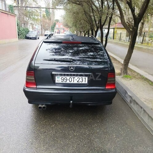 Mercedes C 220 2000, 366,000 km - 2.2 l - Naftalan
