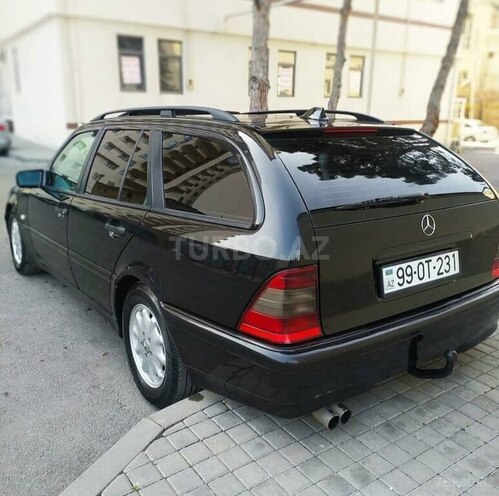 Mercedes C 220 2000, 366,000 km - 2.2 l - Naftalan