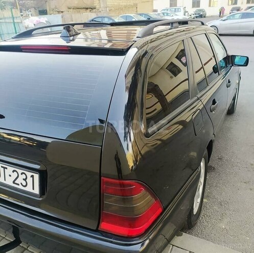Mercedes C 220 2000, 366,000 km - 2.2 l - Naftalan
