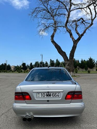 Mercedes E 240 2000, 297,000 km - 2.4 l - Xaçmaz
