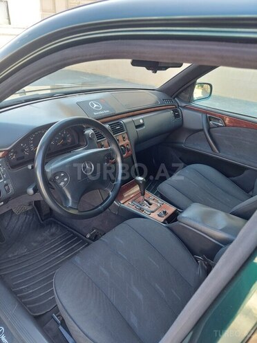 Mercedes E 220 2000, 350,000 km - 2.2 l - Bakı