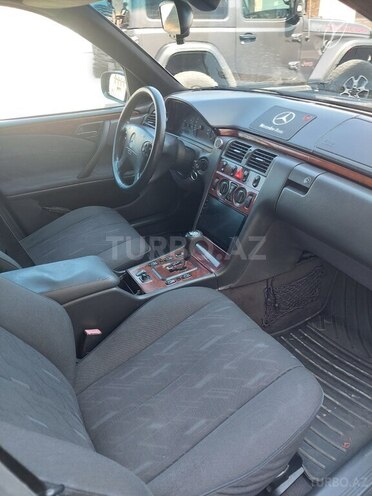Mercedes E 220 2000, 350,000 km - 2.2 l - Bakı