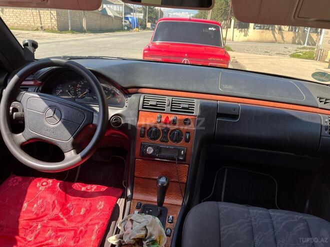 Mercedes E 240 1997, 215,455 km - 2.4 l - Quba