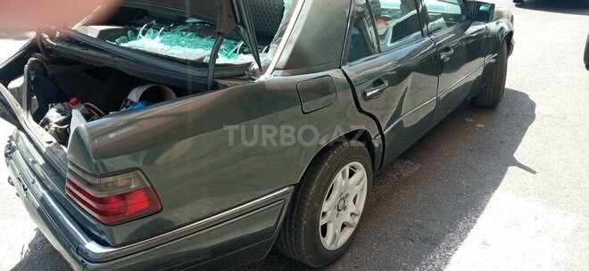 Mercedes E 300 1995, 745,000 km - 3.0 l - Bakı