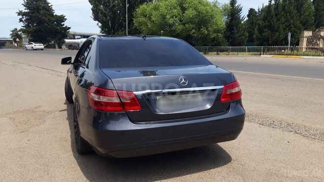 Mercedes E 220 2009, 290,000 km - 2.2 л - Bakı