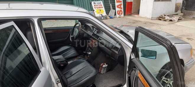 Mercedes E 320 1993, 220,302 km - 3.2 л - Bərdə