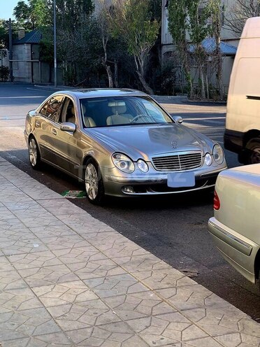 Mercedes E 320 2003, 318,000 km - 3.2 l - Bakı
