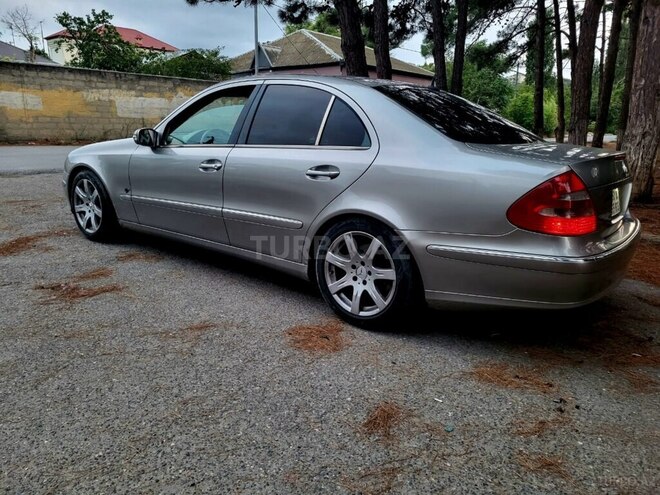 Mercedes E 320 2003, 318,000 km - 3.2 l - Bakı