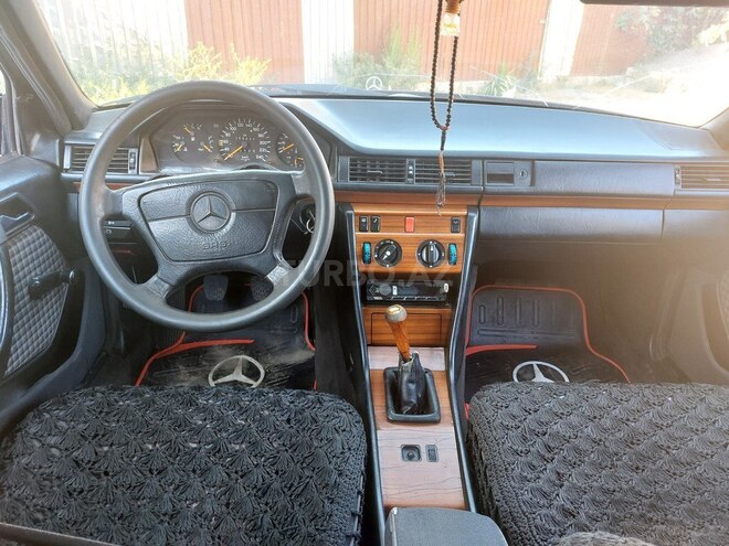 Mercedes E 200 1993, 450,000 km - 2.0 l - Beyləqan