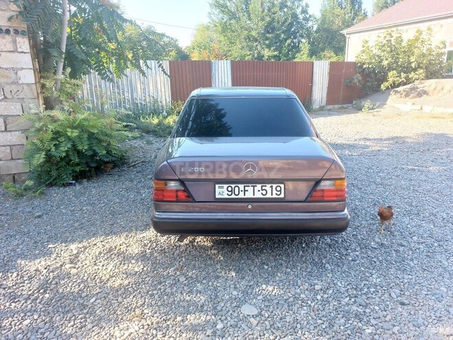 Mercedes E 200 1993, 450,000 km - 2.0 l - Beyləqan