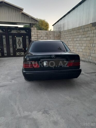 Mercedes E 240 1997, 358,000 km - 2.6 л - Sabirabad