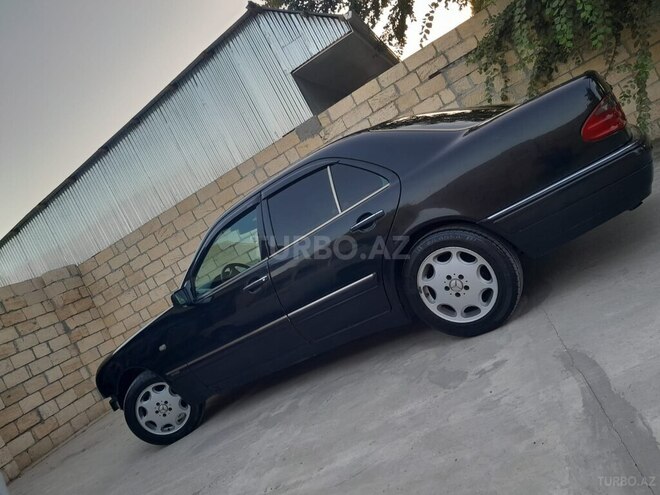 Mercedes E 240 1997, 358,000 km - 2.6 л - Sabirabad