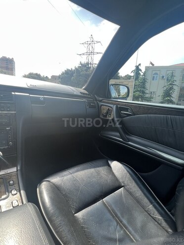 Mercedes E 320 2000, 299,427 km - 3.2 l - Bakı