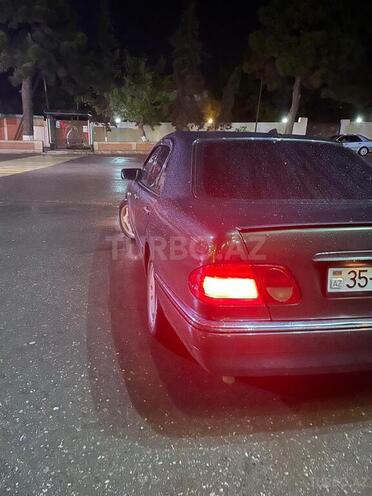 Mercedes E 220 1997, 600,000 km - 2.2 л - Qazax