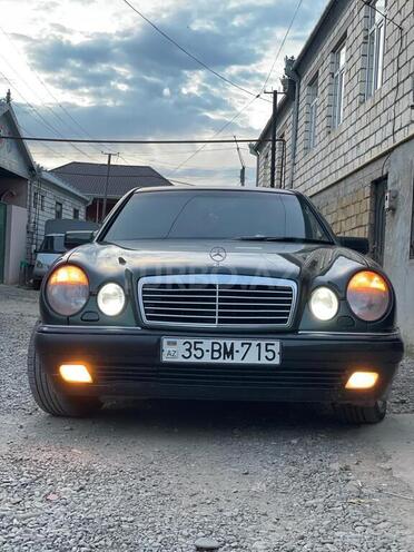 Mercedes E 220 1997, 600,000 km - 2.2 л - Qazax