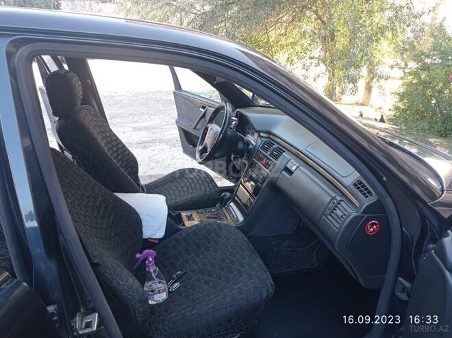 Mercedes E 220 2001, 449,000 km - 2.2 l - Bakı