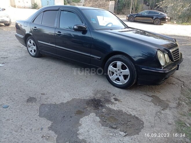 Mercedes E 220 2001, 449,000 km - 2.2 l - Bakı