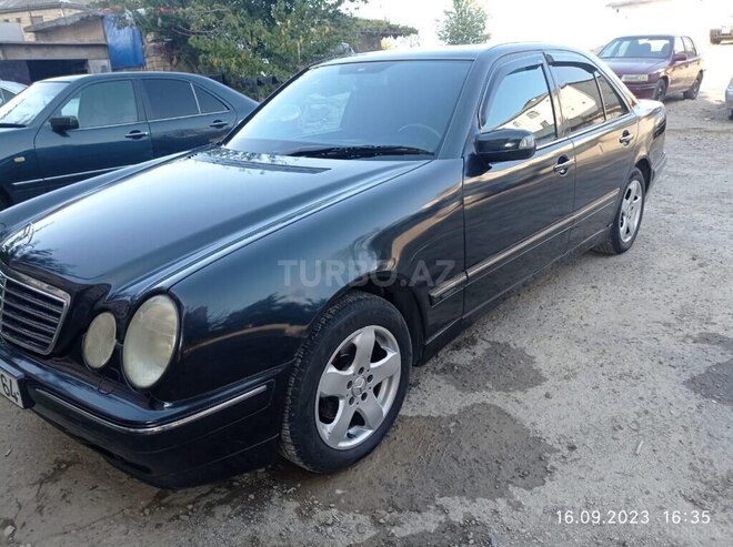 Mercedes E 220 2001, 449,000 km - 2.2 l - Bakı