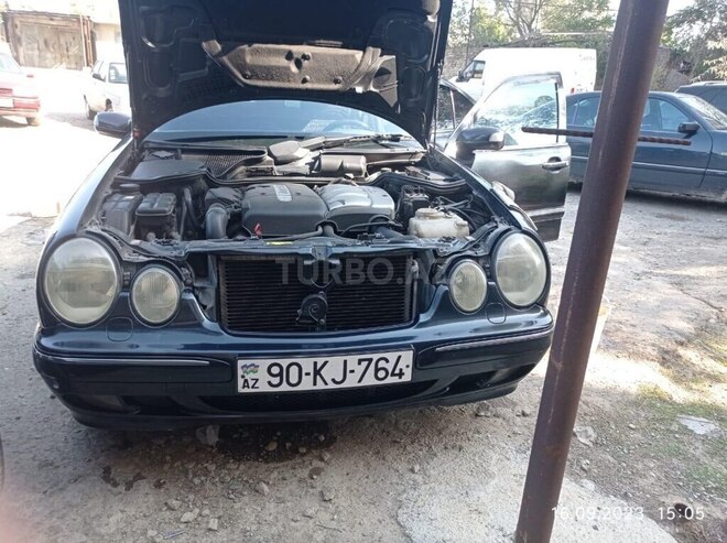 Mercedes E 220 2001, 449,000 km - 2.2 l - Bakı