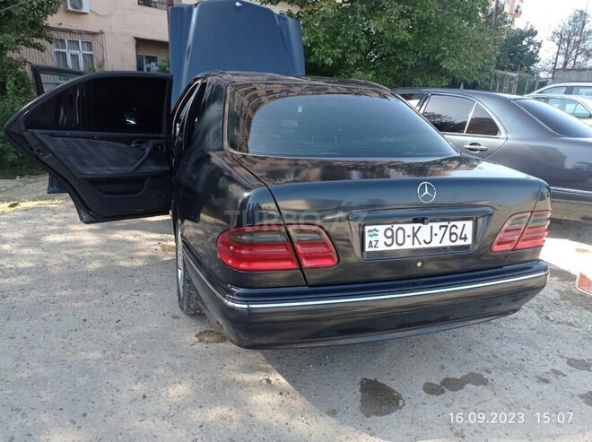 Mercedes E 220 2001, 449,000 km - 2.2 l - Bakı