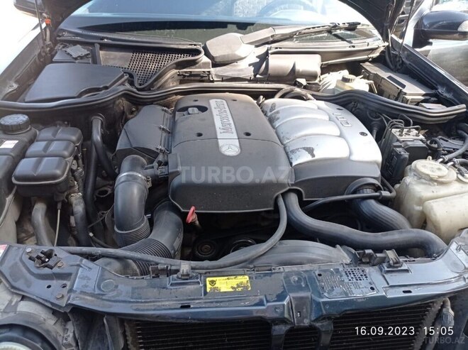 Mercedes E 220 2001, 449,000 km - 2.2 l - Bakı