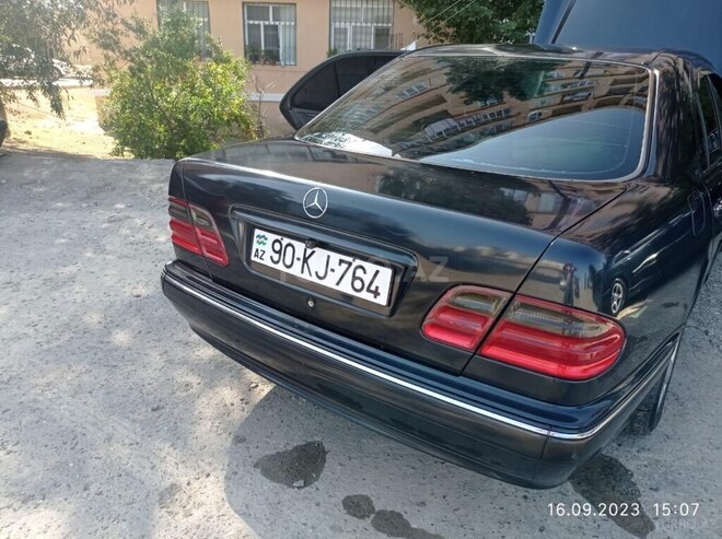 Mercedes E 220 2001, 449,000 km - 2.2 l - Bakı