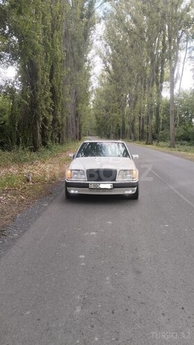 Mercedes E 200 1994, 214,000 km - 2.0 л - Zaqatala