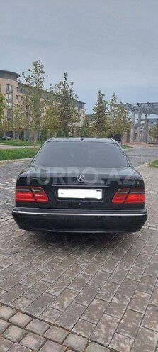 Mercedes E 320 1999, 210,000 km - 3.2 l - Bakı