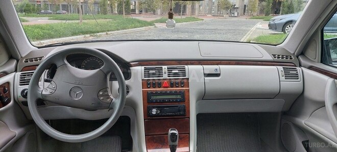 Mercedes E 320 1999, 210,000 km - 3.2 l - Bakı
