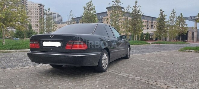 Mercedes E 320 1999, 210,000 km - 3.2 l - Bakı