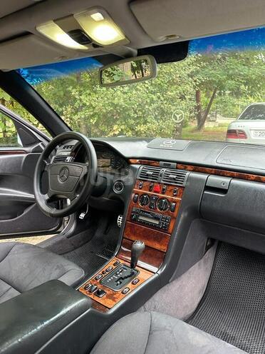 Mercedes E 240 1998, 304,000 km - 2.4 l - Gəncə