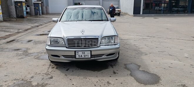 Mercedes C 240 2000, 267,347 km - 2.4 л - Sabirabad