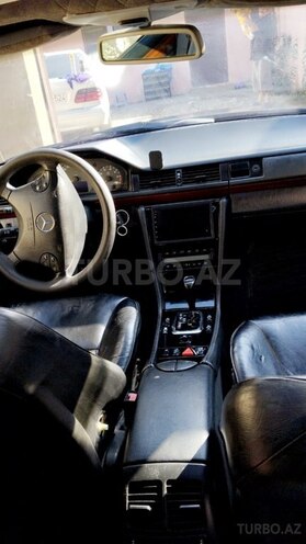 Mercedes E 220 1994, 292,453 km - 2.2 l - Bakı