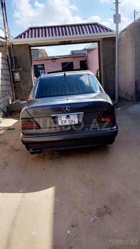 Mercedes E 220 1994, 292,453 km - 2.2 l - Bakı
