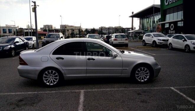 Mercedes C 220 2002, 428,536 km - 2.2 l - Bakı