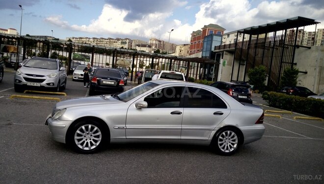 Mercedes C 220 2002, 428,536 km - 2.2 l - Bakı