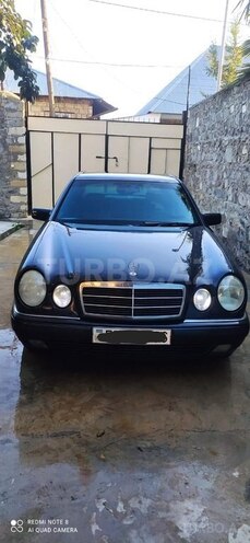 Mercedes E 230 1996, 285,000 km - 2.3 l - Şəki