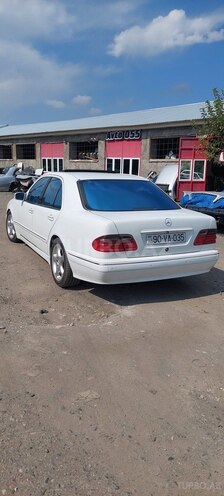 Mercedes E 320 2000, 226,113 km - 3.2 л - Qazax