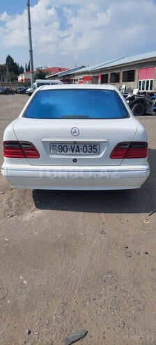 Mercedes E 320 2000, 226,113 km - 3.2 л - Qazax