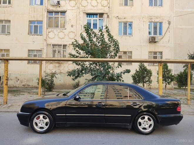 Mercedes E 320 1999, 247,365 km - 3.2 l - Bakı