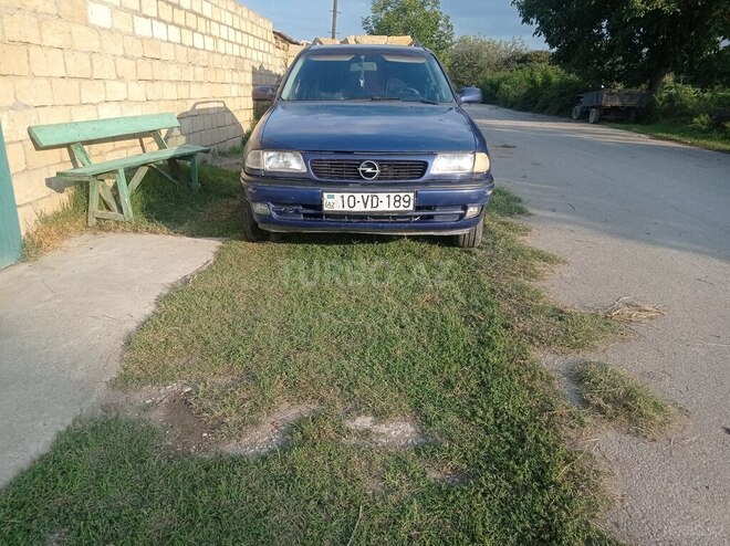 Opel Astra 1995, 312,286 km - 1.6 л - Qusar