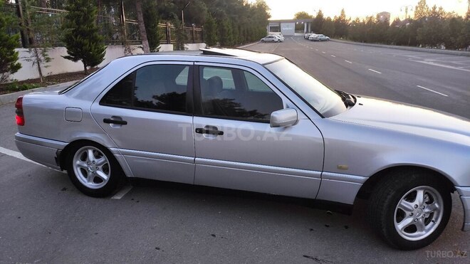 Mercedes C 180 1995, 267,000 km - 1.8 l - Quba
